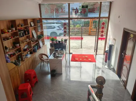 Zhichungui Hot Springs Homestay Отели в г. Лухэ