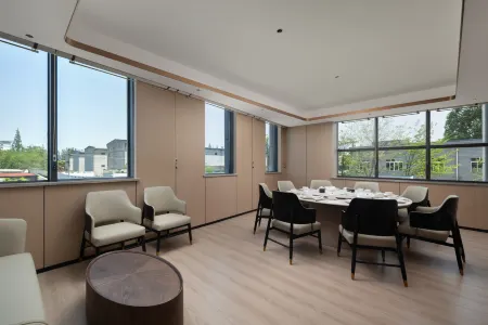 Chengdu Rongyueting Hotel (Huangtianba Subway Station Branch) Отели рядом с достопримечательностью «Sichuan Daxue Jincheng College»