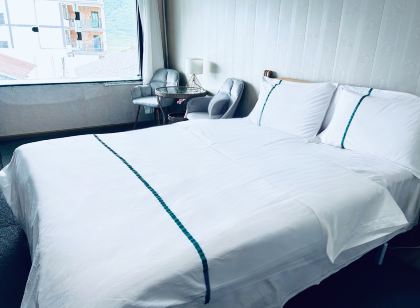 冶勒湖拾山澗客棧