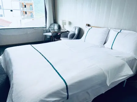 Yeler Lake Shishanxuan Inn