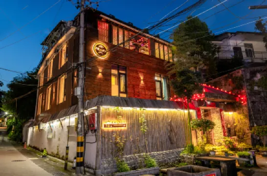 Laojie Dayuan Hostel Отели в г. 