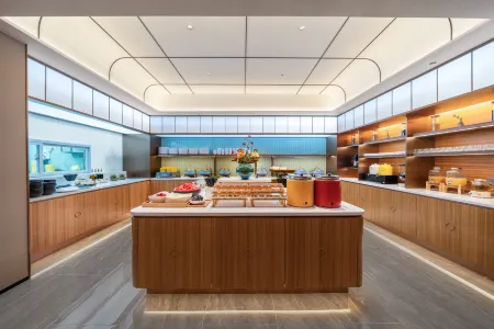 Moshang Qingya Hotel (Jingdezhen North Railway Station, Taoxichuan Road Branch) Отели рядом с достопримечательностью «Moon Lake Scenic Area»