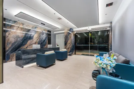 Liyi Hotel (Ganzhou Jiangnan Songcheng Historical Cultural Tourism Area Bubugao Square) Отели рядом с достопримечательностью «Jiangxi University of Science and Technology Applied Science College»