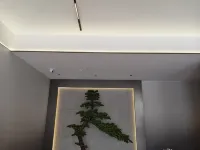 Ningbo Four Seasons Chenxing Hotel (Yinzhou Wanda Plaza Incity Store)