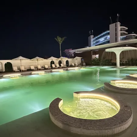 Bihai Yinhu Yijian · Hot Spring Villa