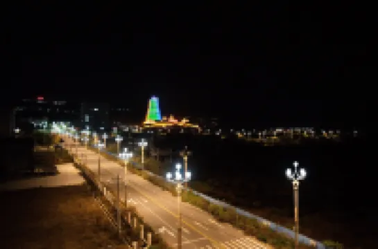 Jinyunge Hotel (Zhaoxing Congjiang High-Speed Railway Station)