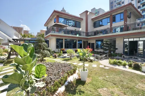 Mengla Qiyunpan Hotel (Nanla River Starlight Night Market) - เปิดใหม่