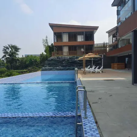LiuJiangBanXianJuHoutel