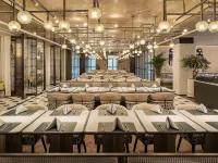 Holiday Inn Jinan Daming Lake Отели рядом с достопримечательностью «Озеро Пяти драконов»