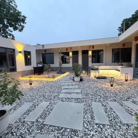 Mountain and Forest Courtyard Homestay Отели в г. Тайбай