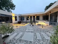 Mountain and Forest Courtyard Homestay