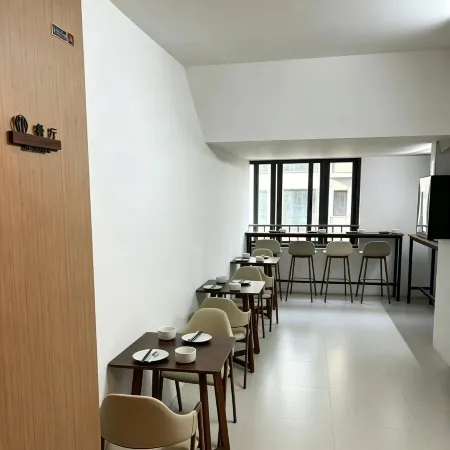 Lis Future Hotel (Shanghai Bund Nanpu Bridge Subway Station)