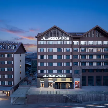 Duolanda LAB Hotel (Sayram Lake New Visitor Center)