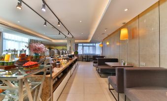 Home Inn Plus (Shijiazhuang Lerthai Center Ping'an Street Metro Station)