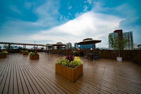Summer Solstice Book Fragrance Hotel (Shanghai Fudan University Branch)