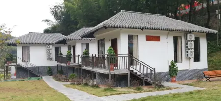 Lianzhou Yanshang Renjian Farmhouse