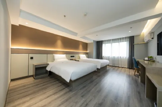 Huating Hotel(kaihong Plaza, Donggang, Zhoushan)