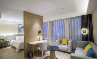 Starway Hotel (Nanchang Honggutan Green Space Twin Tower Wanda Plaza)