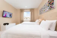 ماجيك فيليدج ياردز، تريدمارك كوليكشن باي ويندام