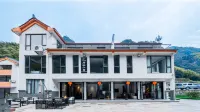 Deyou Shanju Hotels near Xiangyun Pavilion