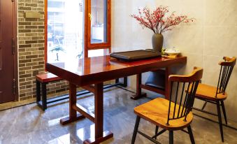 Floral Hotel · Mountain Whisper Hotel(Shennongjia Wooden fish store)