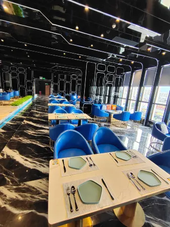 Xinghui Hotel (Huaiji County Commercial Pedestrian Street • High Speed Railway Station) Отели в г. Хуайцзи