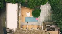 青城山尋與尋宿溫泉民宿（泰安古鎮店） 都江堰中華大熊貓苑（原熊貓樂園）附近的飯店