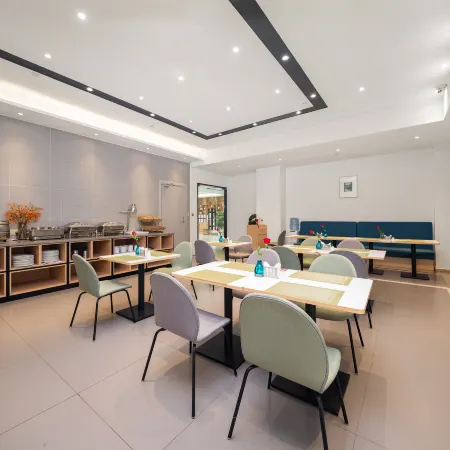 Homeinn Selected Hotel (Lincang Washan Fengcheng Railway Station)