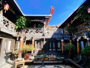 Xinyi Hotel (Lijiang Ancient City Dashuiche Branch)