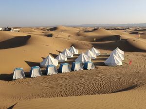 騰格里沙戀戶外星空露營基地