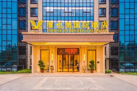 Vienna International Hotel (Qinhuangdao Nandaihe Blue Coast Bathing Beach) Отели рядом с достопримечательностью «Hebei Institute of International Business and Economics - Comprehensive Building»