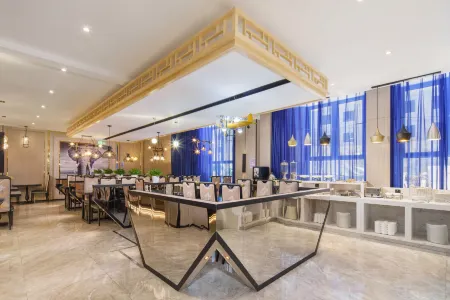 Bestow Hotel (Aolong Square of Urumqi Railway Bureau) Отели рядом с достопримечательностью «Xinjiang University of Engineering (Tianjin Road Campus)»