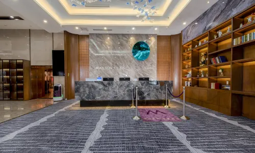 Madison Hotel (Weihai Railway Station)