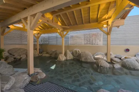 Shanghai Jiletang Jinshajiang Hot Spring Hotel