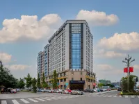 Lavande Hotel (Chengdu Xinjin Rulin Road Metro Station) Hotels near Xinjin Laojun Mountain