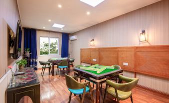 Wenjun Courtyard Hotel (near metro station, English-speaking service, travel agency)
