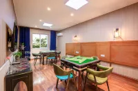 Wenjun Courtyard Hotel (near metro station, English-speaking service, travel agency)