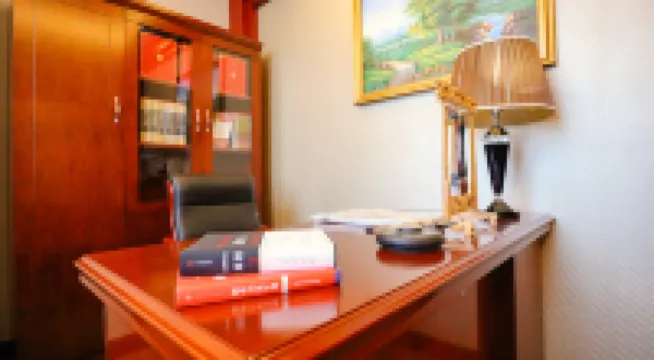 하미 유니버셜 호텔 (기차역)