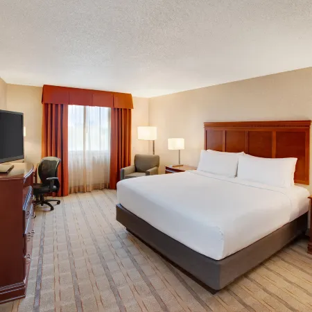 Holiday Inn Express DALLAS MEDICAL - MARKET CTR by IHG Отели рядом с достопримечательностью «Небоскрёб "Фаунтин-плейс"»