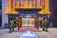 Huajing Yinhewan Hotel Luoyang (Swan Lake Yihe Wetland Park)