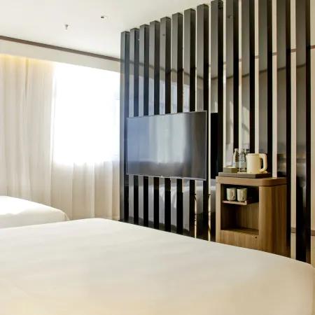 HanTing Hotel (Ulanqab Station Taihe Road)