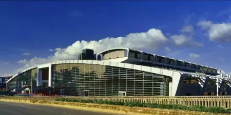 Liyi Fenghua Hotel (Shenzhen Exhibition Center Fuhai West Subway Station Store)