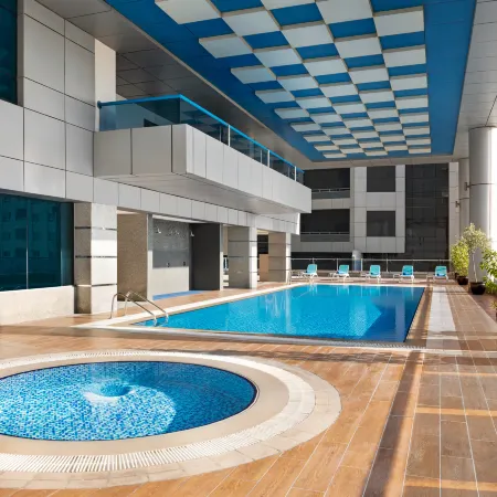 Ramada by Wyndham Dubai Barsha Heights Отели рядом с достопримечательностью «Теком»