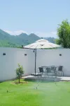 Shuxian's  Courtyard Hotels near Petrified Wood National Geopark