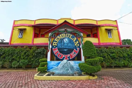 Hotel Rembulan Отели в г. Serdang Bedagai Regency