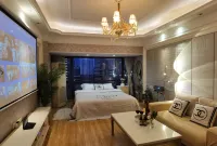 Golden Lake View Cinema Apartment