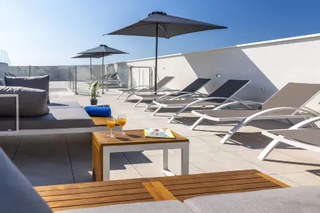 Nemea Appart'Hotel Riviera Nice Aéroport Отели рядом с достопримечательностью «Musee Prieure du Vieux Logis»