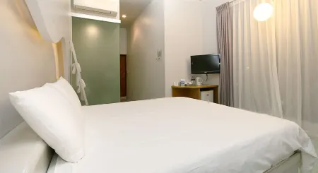 Designed Hostel - Follow Me