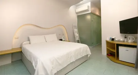 Designed Hostel - Follow Me