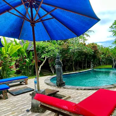 Raira Villas Lembongan Hotels near Jungut Batu